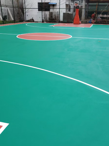 龙江镇 球场长期使用易出现地面开裂